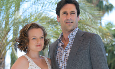 SKUESPILLER: Elisabeth Moss var et relativt kjent navn allerede før HBO-suksessen. Her fra tv-serien Mad Men, sammen med skuspiller John Hamm. Foto: NTB Scanpix SKUESPILLER: Elisabeth Moss var et relativt kjent navn allerede før HBO-suksessen. Her fra tv-serien Mad Men, sammen med skuspiller John Hamm. Foto: NTB Scanpix